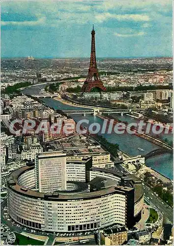 Cartes postales moderne En Survolant Paris la Maison de la Radio La Seine et la Tour Eiffel