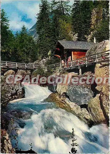 Cartes postales moderne Les Belles Cascades des Alpes la Cascade a Berard a Vallorcine (Haute Sav)