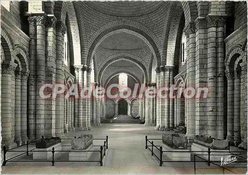 Cartes postales moderne Fontevrault l'Abbaye (Maine et Loire) L'eglise abbatiale (XIIe s) Interieur au premier plan les