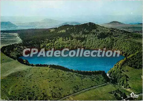 Cartes postales moderne Env de Besse en Chandesse Lac Pavin (P de D) Vue aerienne