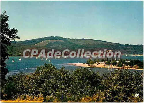 Cartes postales moderne Le Limousin Touristique Entre Royeres et Peyrat le chateau le Lac de Vassiveires au fond le vil