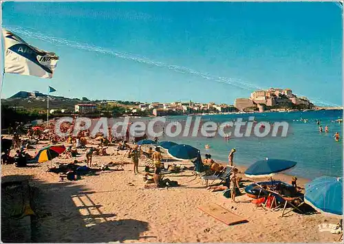 Cartes postales moderne Calvi (Corse) De sa plage au sable fin on contemple la ville