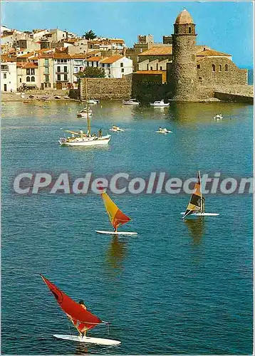 Cartes postales moderne La Cote Vermeille Collioure Ville Catalane l'eglise N D des Anges Jeux nautiques dans la baie
