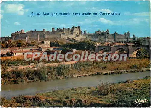 Cartes postales moderne La Cite de Carcassonne (Aude) Vue generale de la Cite et vieux Pont sur l'Aude