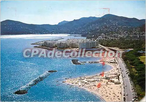 Cartes postales moderne Mandelieu La Napoule (Alpes Mmes) Vue generale du bord de mer les residences du port au fond l'