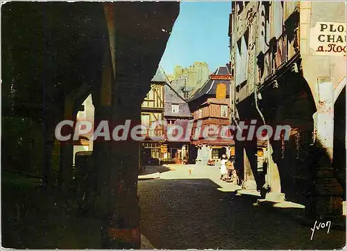 Cartes postales moderne La Bretagne Dinan (Cotes du Nord) La grande rue et ses maisons a pilliers de bois