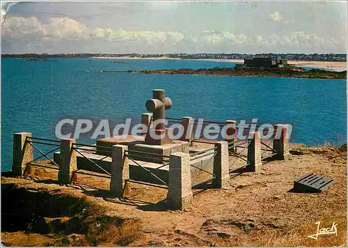 Cartes postales moderne Saint Malo Cite Corsaire Le tombeau de Chateaubriant et le fort Ntional