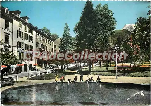 Cartes postales moderne Eaux Bonnes (B P) Le jardin Darralde le massif du Ger (2612 m)