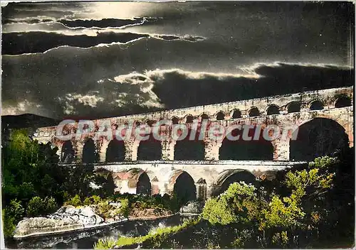 Cartes postales moderne Le Pont du Gard (Gard) Aqueduc romain (long 269 m haut 48 m)