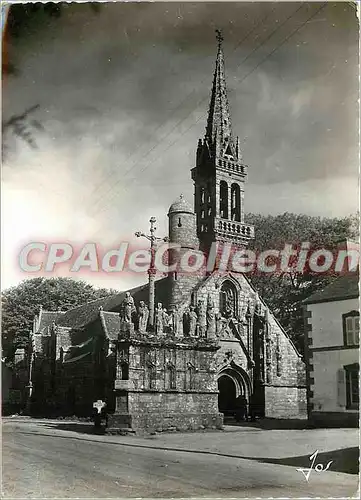 Cartes postales moderne Confort (Finistere) Le calvaire a pernnages l'Eglise avec clocher a tourelle d'escalier (XVIe s