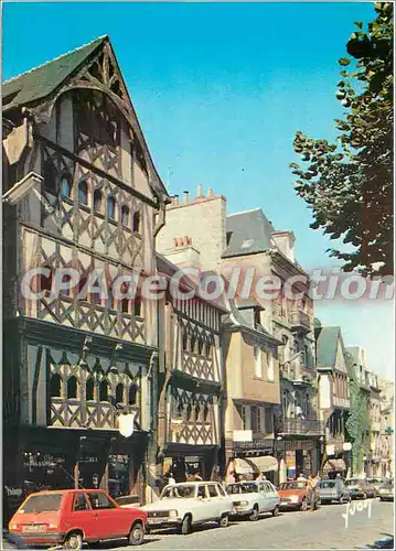 Cartes postales moderne Guingamp (Cotes du Nord) Place du Centre Maisons du Moyen Age a Colombage et a encorbellement