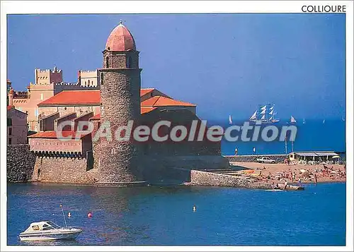 Moderne Karte Collioure (P O) L'eglise la plage St Vincent au fond la navire trois mats le Belhem sous Voiles