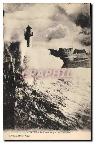 Cartes postales Dieppe le Phare un jour de Tempete