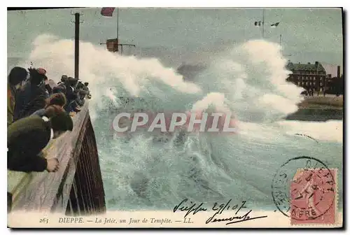 Cartes postales Dieppe la Jetee un jour de Tempete