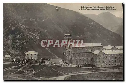 Cartes postales Pelerinage de Notre Dame de la Salette Arrivee d'une procession devant la Basilique