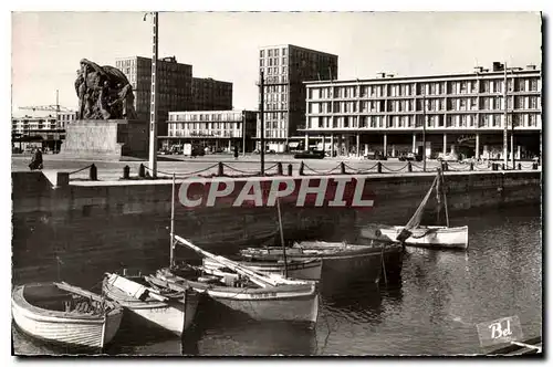 Cartes postales Le Havre place Gambetta et le Monument aux Morts