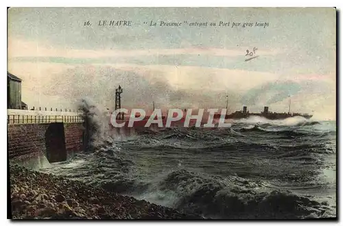 Cartes postales Le Havre la Provence entrant au port par gros temps