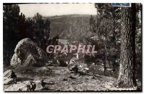 Ansichtskarte AK Saint Leonard des Bois Sarthe Vue du Bourg travers les Pins