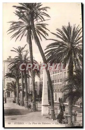 Cartes postales Hyeres La Place des Palmiers