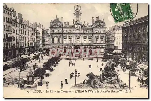 Ansichtskarte AK Lyon La Place des Terreaux L'Hotel de Ville et la Fontaine Bartholdi