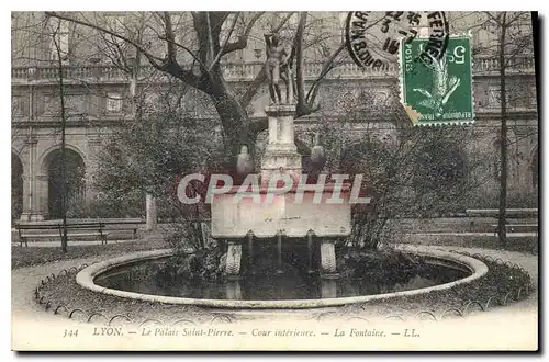 Cartes postales Lyon Le Palais Saint Pierre Cour interieure La Fontaine