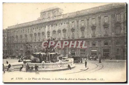 Ansichtskarte AK Lyon La Place des Terreaux et le Palais des Arts et la Fontaine Bartholdi