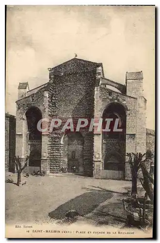 Cartes postales Saint Maximin Var Place et Facade de la Basilique