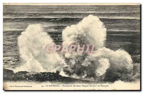 Ansichtskarte AK Saint Raphael Rencontre de deux Vagues un jour de Tempete