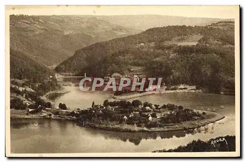 Ansichtskarte AK Valles de la Truyers Cantal Lac de Sarrans la presqu'ile de Laussac au fond l'hospice de la Deve