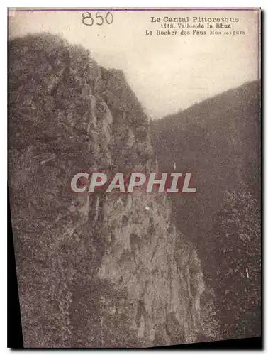 Cartes postales Le Cantal Pittoresque Vallee de la Rhue le Rocher des Faux Monnayeurs