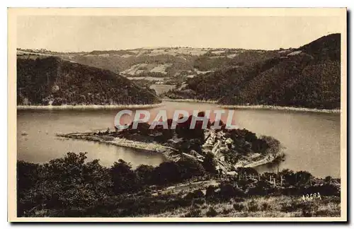 Cartes postales Vallee de la Truyere Cantal Barrage de Sarrans la presqu'ile de Laussac cette petite agglomerati