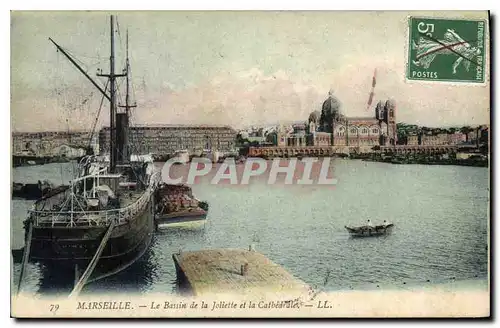 Ansichtskarte AK Marseille le Bassin de la Joliette et la Cathedrale