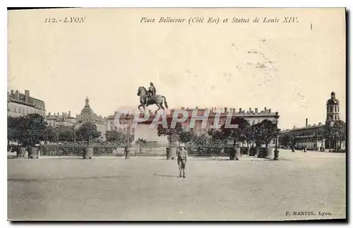 Ansichtskarte AK Lyon place Bellecour Cote Est et statue de Louis XIV