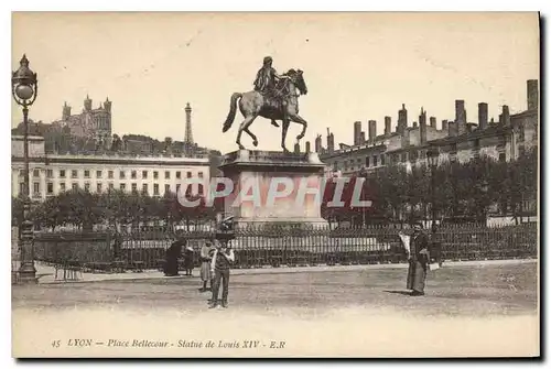 Cartes postales Lyon place Bellecour statue de Louis XIV