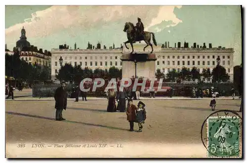Cartes postales Lyon place Bellecour et Louis XIV