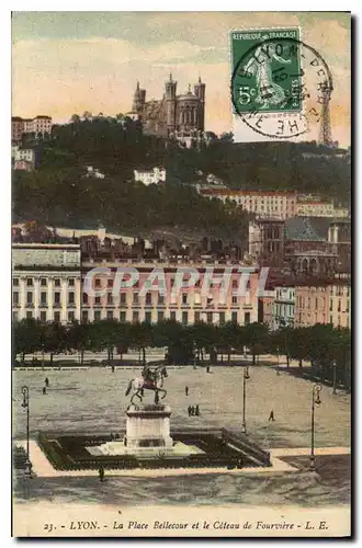 Cartes postales Lyon la place Bellecour et le Coteau de Fourviere