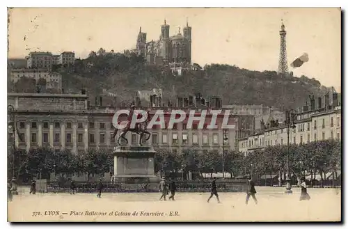 Cartes postales Lyon place Bellecour et coteau de Fourviere