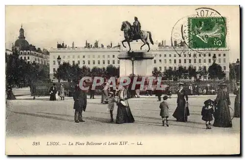 Cartes postales Lyon la place Bellecour et Louis XIV
