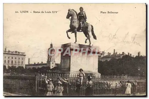 Cartes postales Lyon statue de Louis XIV place Bellecour