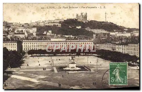 Cartes postales Lyon la place Bellecour vue d'ensemble