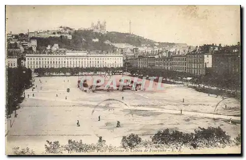 Ansichtskarte AK Lyon place Bellecour et Coteau de Fourviere