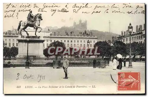 Cartes postales Lyon la place Bellecour et le Coteau de Fourviere