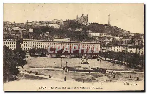 Cartes postales Lyon La Place Bellecour et le Coetau de Fourviere