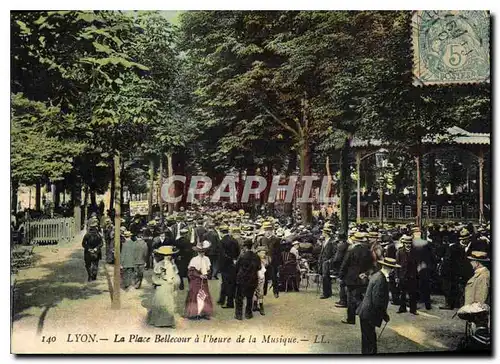 Cartes postales Lyon La Place Bellocour a l'heure de la Musique