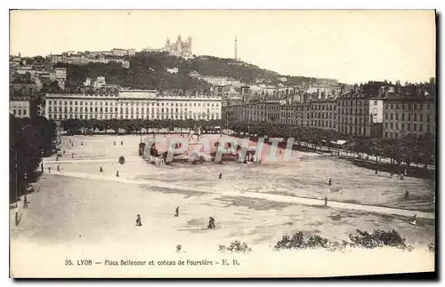 Ansichtskarte AK Lyon Place Bellecour et coteau de Fourviere