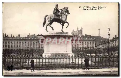 Cartes postales Lyon Place Bellecour Statue de Louis XIV