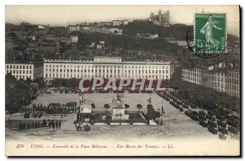 Cartes postales Lyon Ensemble de la Place Bellecour Une Rue des Troupes Militaria
