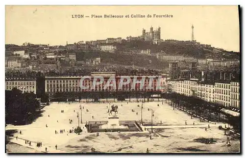 Cartes postales Lyon Place Bellecour et Colline de Fourviere