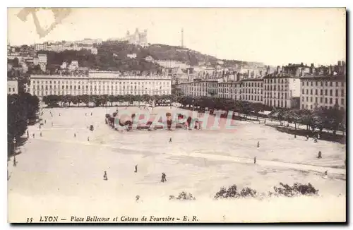 Ansichtskarte AK Lyon Place Bellecour et Chateau de Fourviere