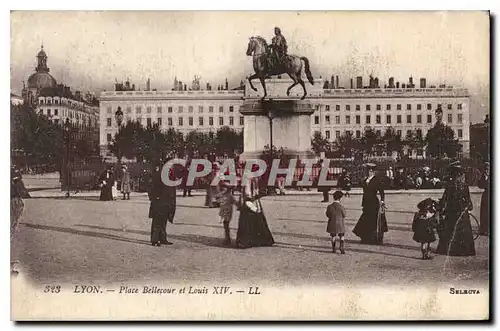 Cartes postales Lyon Place Bellecour et Louis XIV
